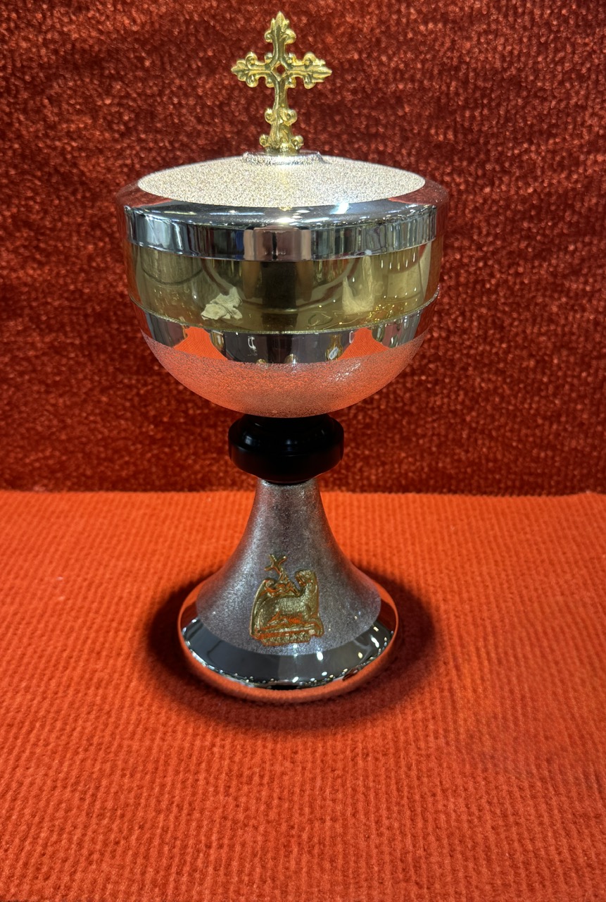 708*. Bình đựng bánh ốp trắng đế nai (11*24.5)cm