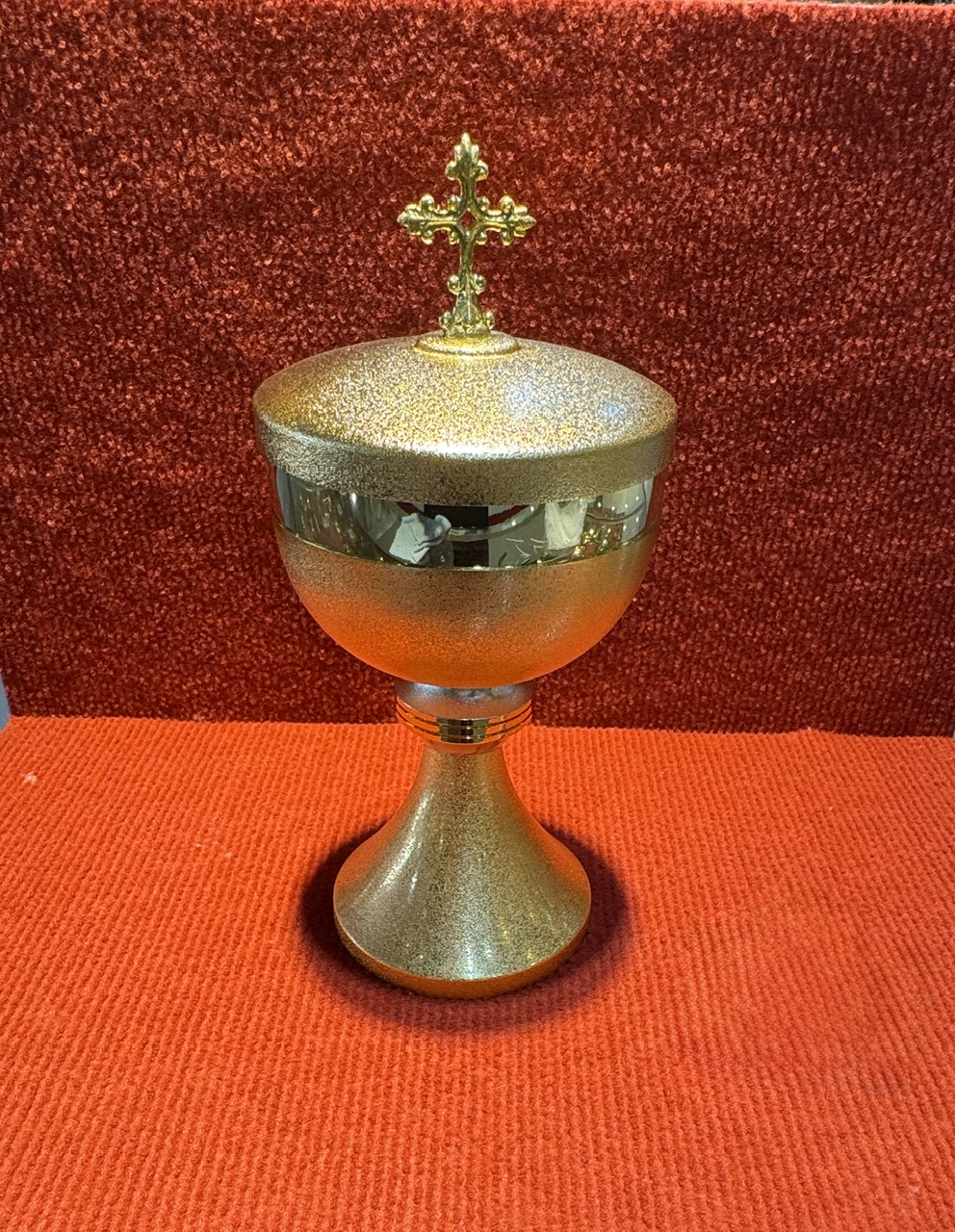 607*. Bình đựng bánh phun cát