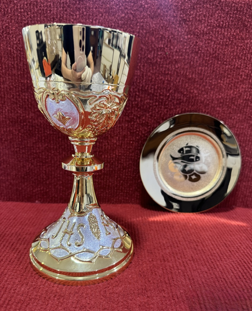 9.Clễ chạm vòng gai chữ anpha xi trắng vàng(9*19.5)
