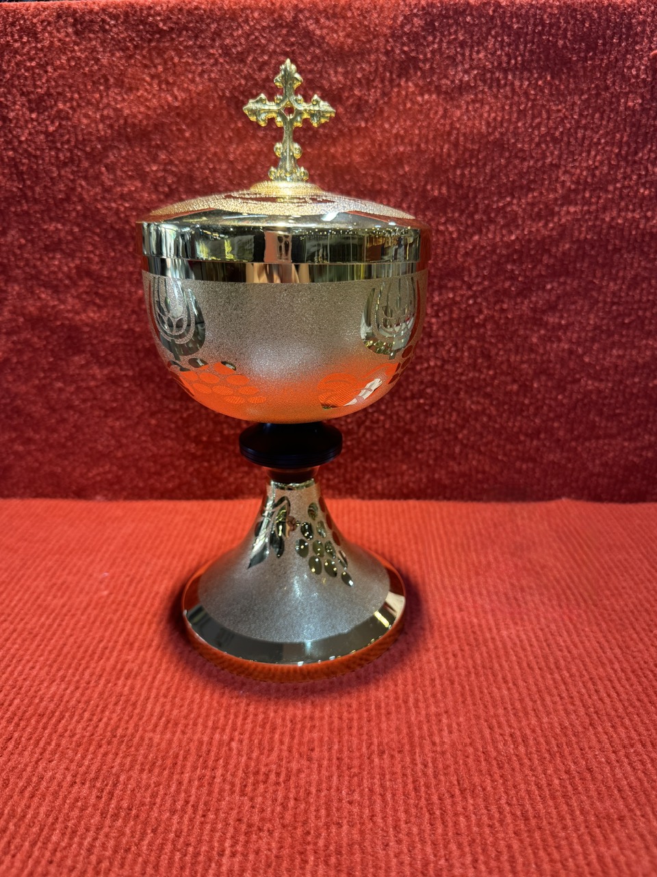 4. Bình đựng nước phép (thủy tinh + nắp xk)