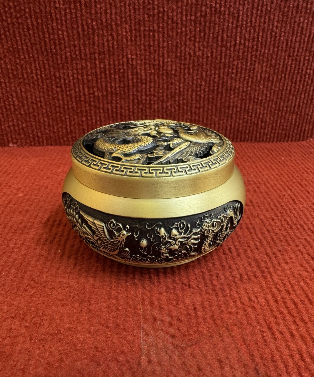 34. Lư Đồng không chân nắp vành không núm rồng phượng