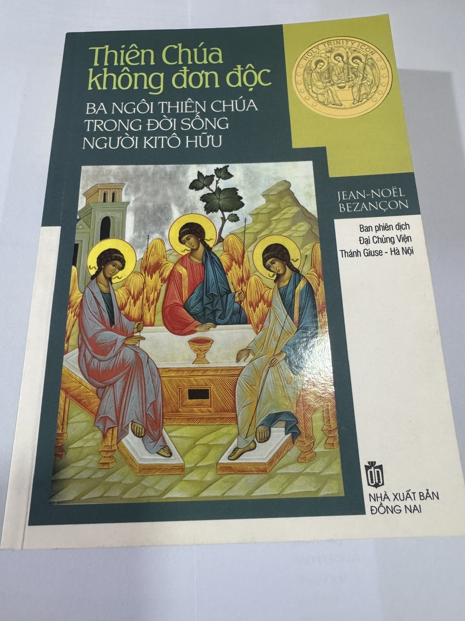507. Thiên Chúa không đơn độc